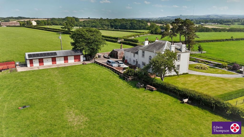 Property photo 2 of 32