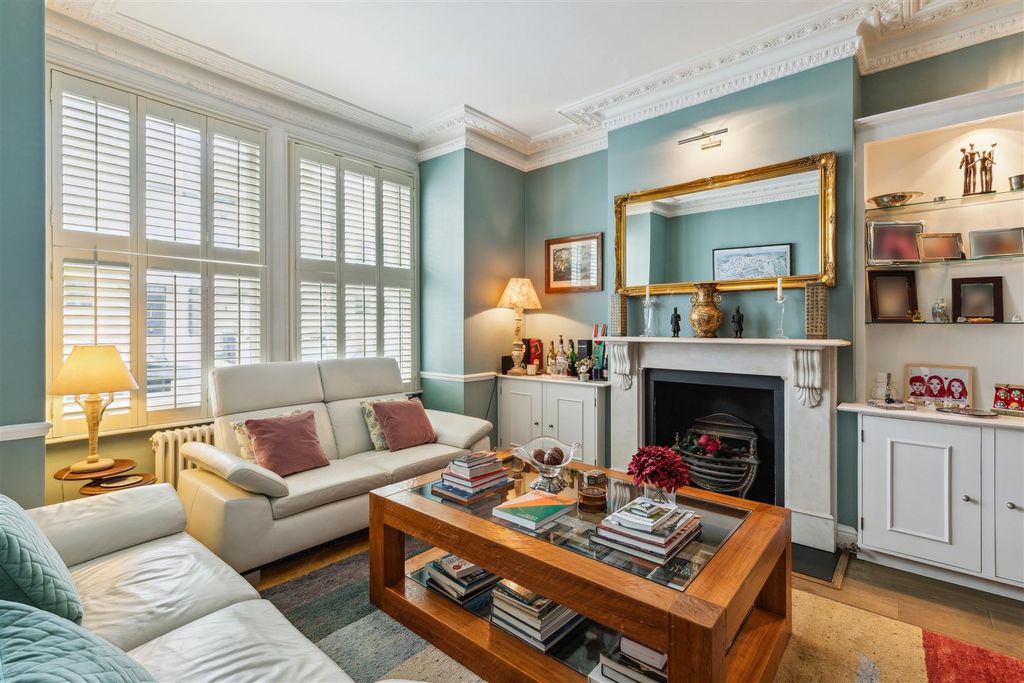 Property photo 3 of 15 Sitting Room