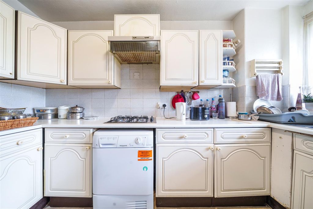 Property photo 3 of 7 Kitchen.Jpg