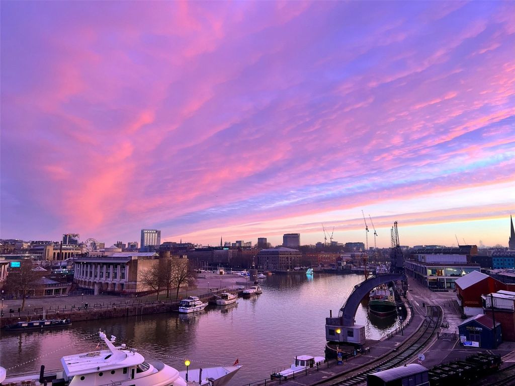 Property photo 3 of 15 Picture No. 01