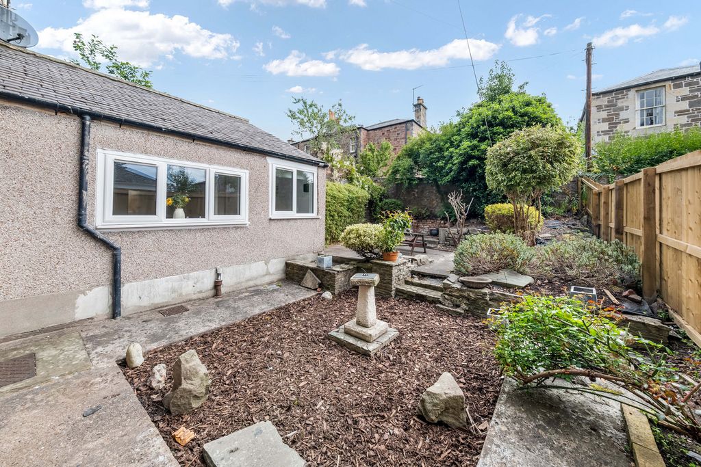 Property photo 2 of 29