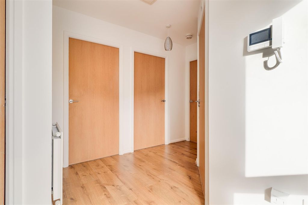 Property photo 3 of 16 Hall