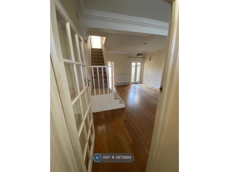 Property photo 3 of 14 House Entry
