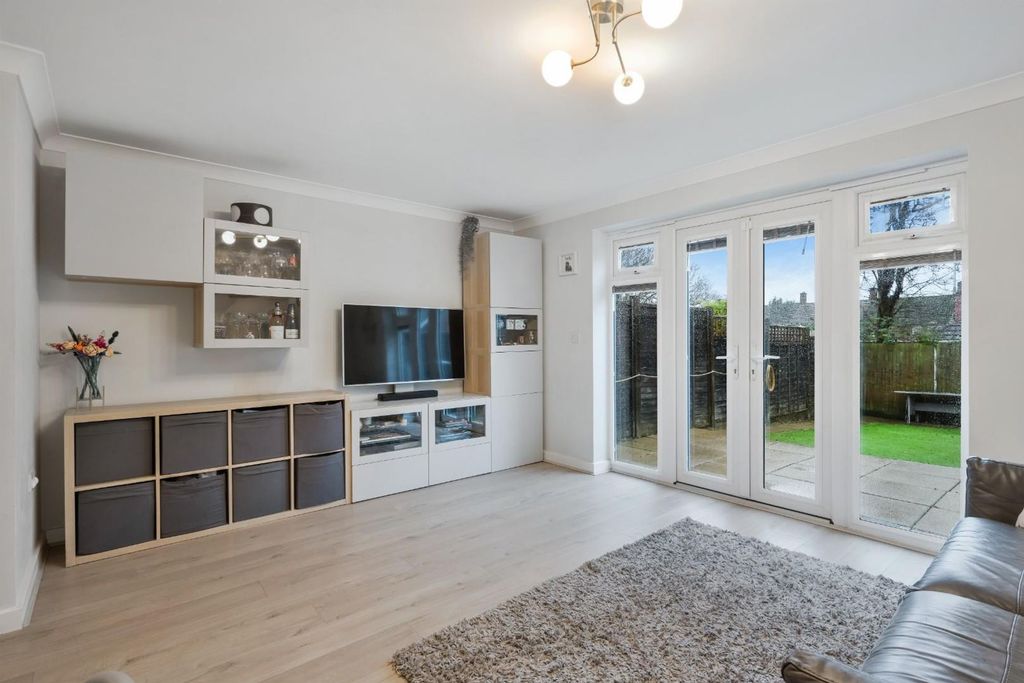 Property photo 3 of 14 Hayton Crescent