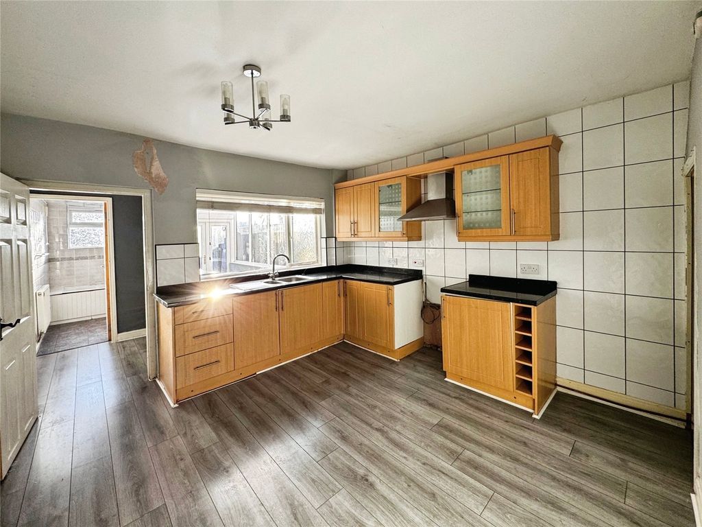 Property photo 2 of 9 Kitchen