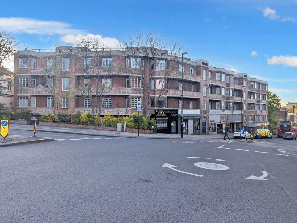 Property photo 1 of 6 Flat 22 Selwyn Court, Blackheath Village, London, Se3 9Sz