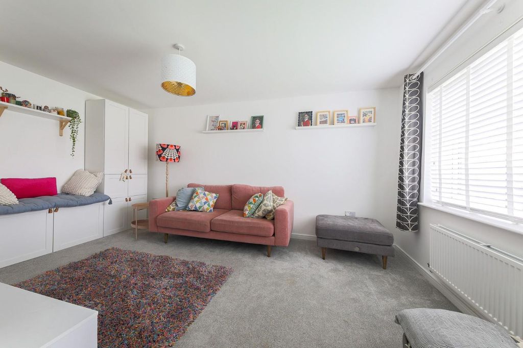 Property photo 2 of 19 Sitting Room.Jpg
