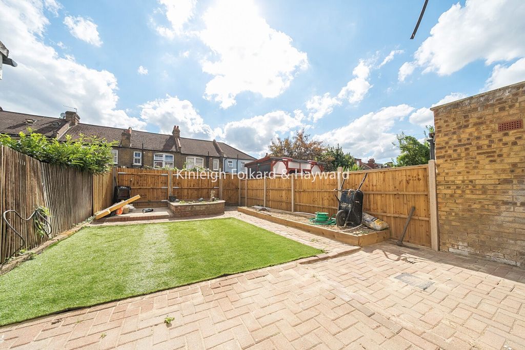 Property photo 2 of 17 Picture No. 11