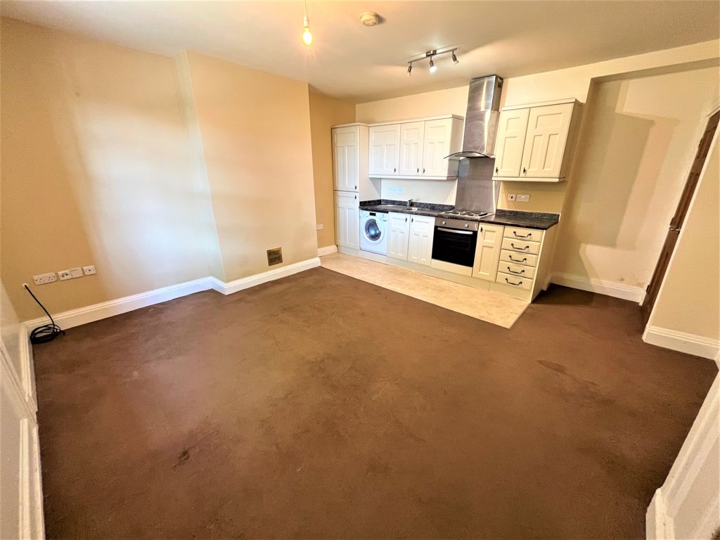 Property photo 3 of 7 Kitchen/Living