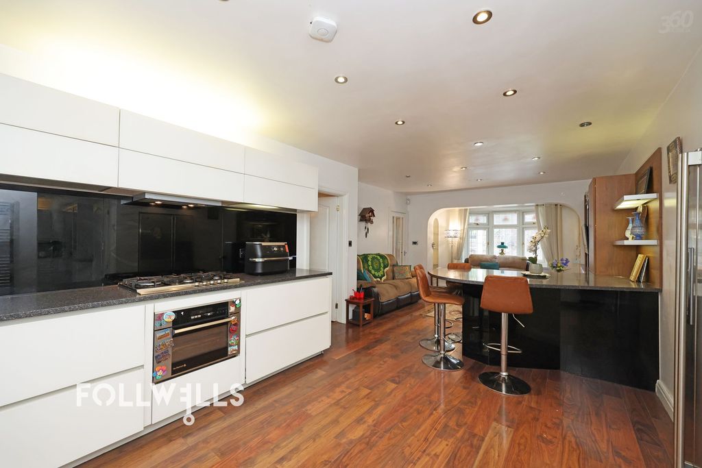Property photo 3 of 31