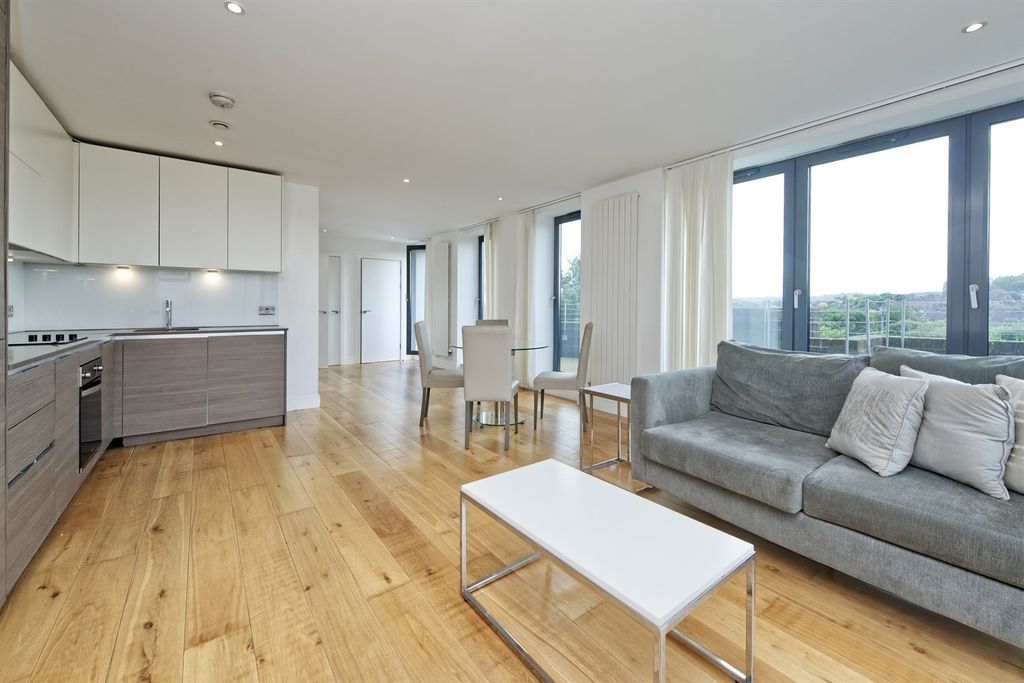 Property photo 2 of 9 (Main)