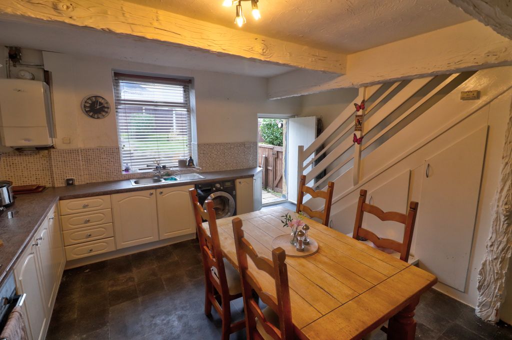 Property photo 3 of 11 Kitchen Diner