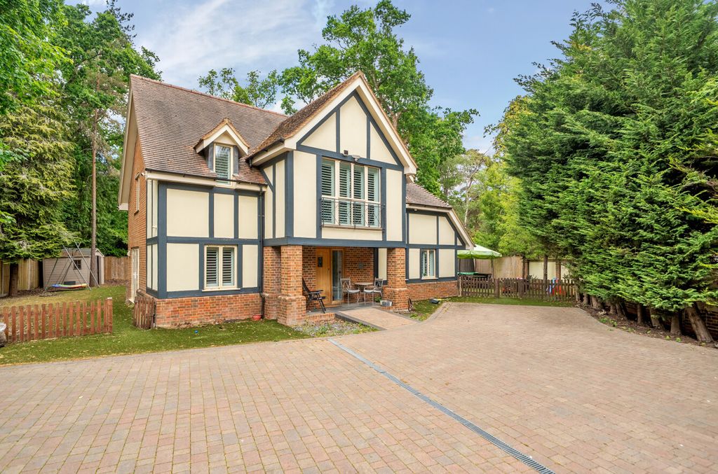 Property photo 1 of 12 1278856-44-682B26...