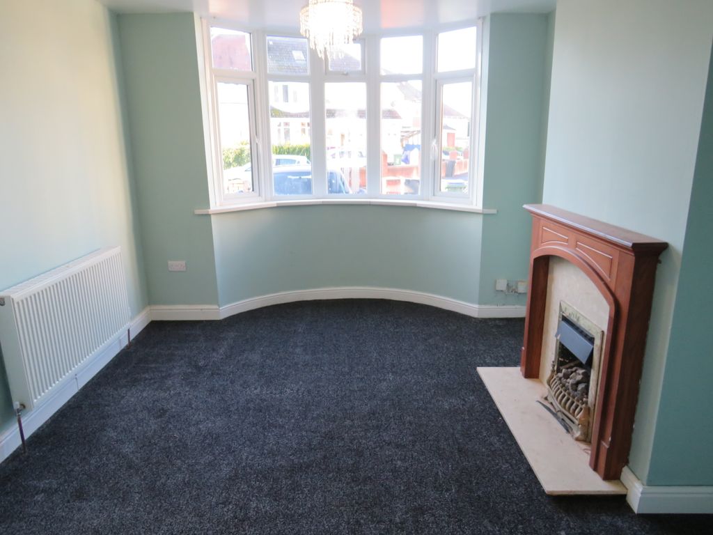 Property photo 3 of 7 Living Room