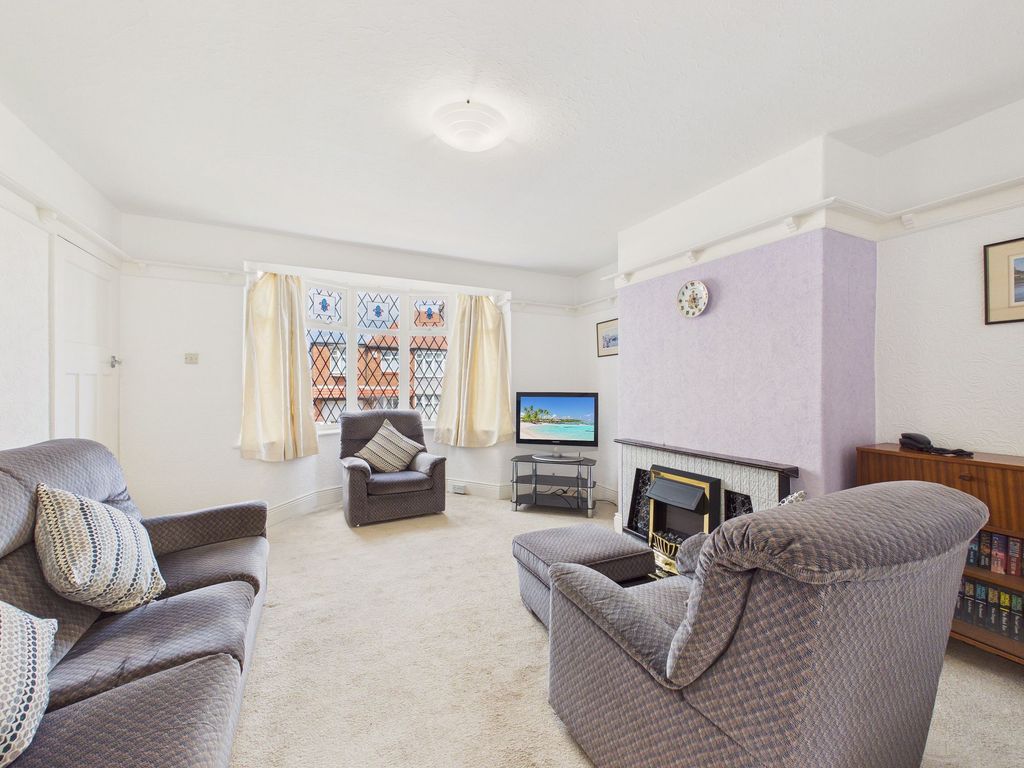 Property photo 2 of 12 Lounge