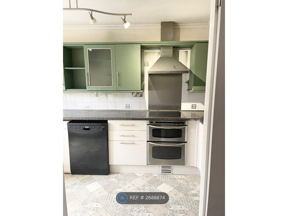 Property photo 2 of 17 Kitchen 1