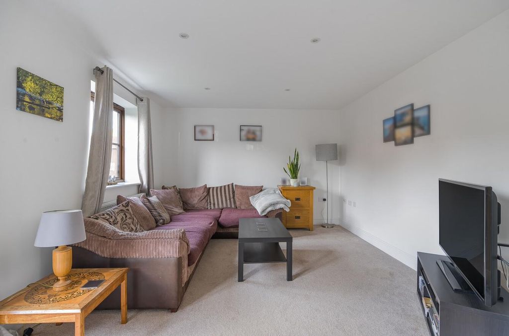 Property photo 2 of 12 Sitting Room