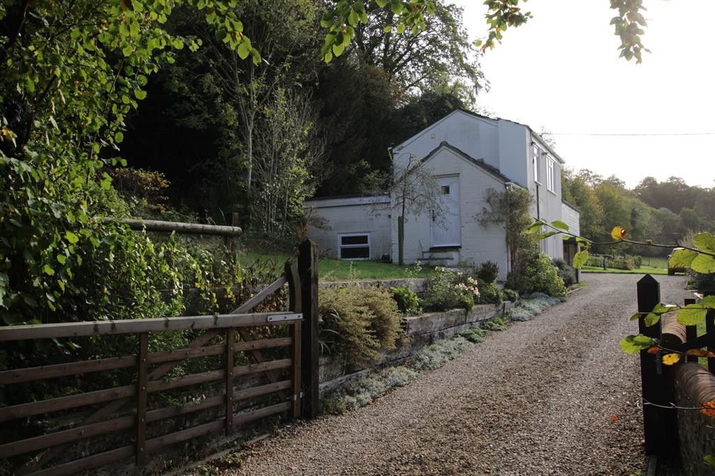 Property photo 1 of 7 Driveway (Main)