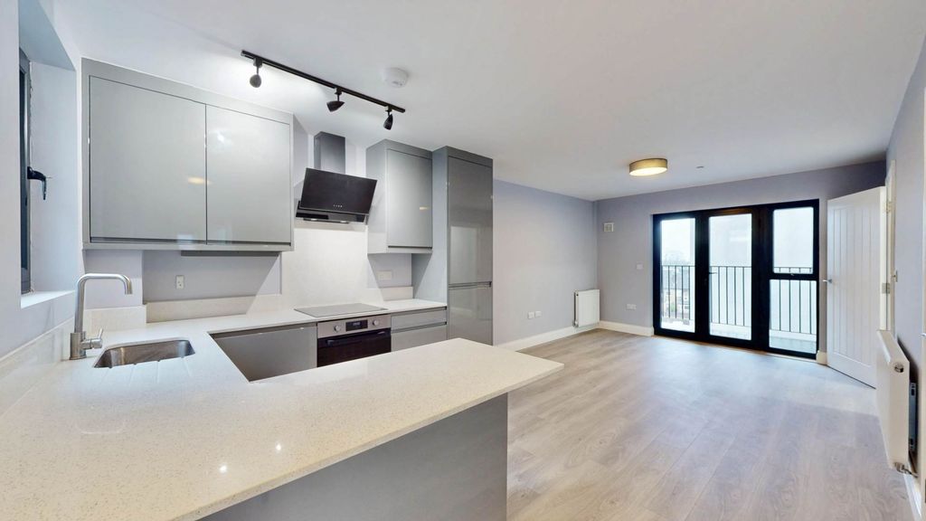 Property photo 2 of 21