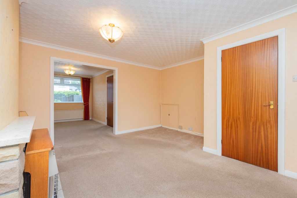 Property photo 3 of 20 15 Crookston Gardens G52 3lx-8