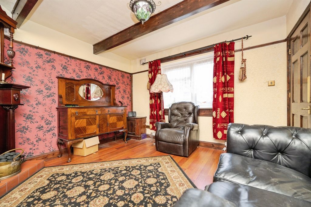 Property photo 2 of 11