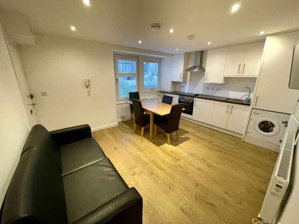 Property photo 1 of 6 Sitting Room/Kitchen
