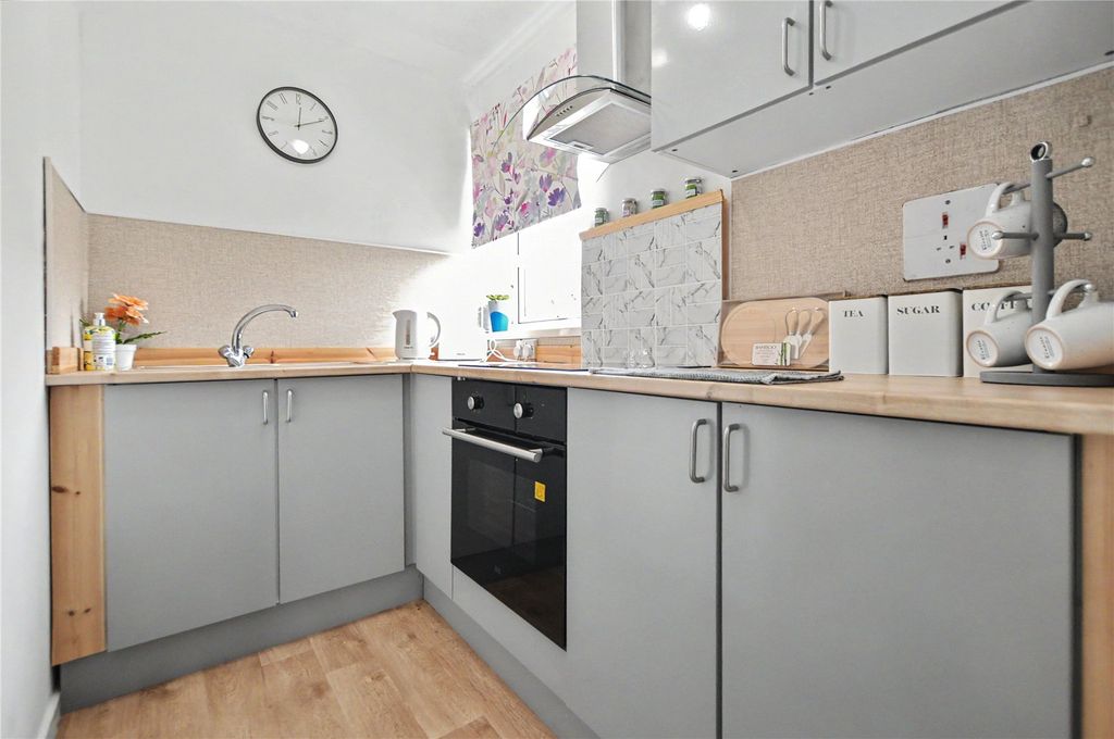 Property photo 3 of 18 Picture No. 07