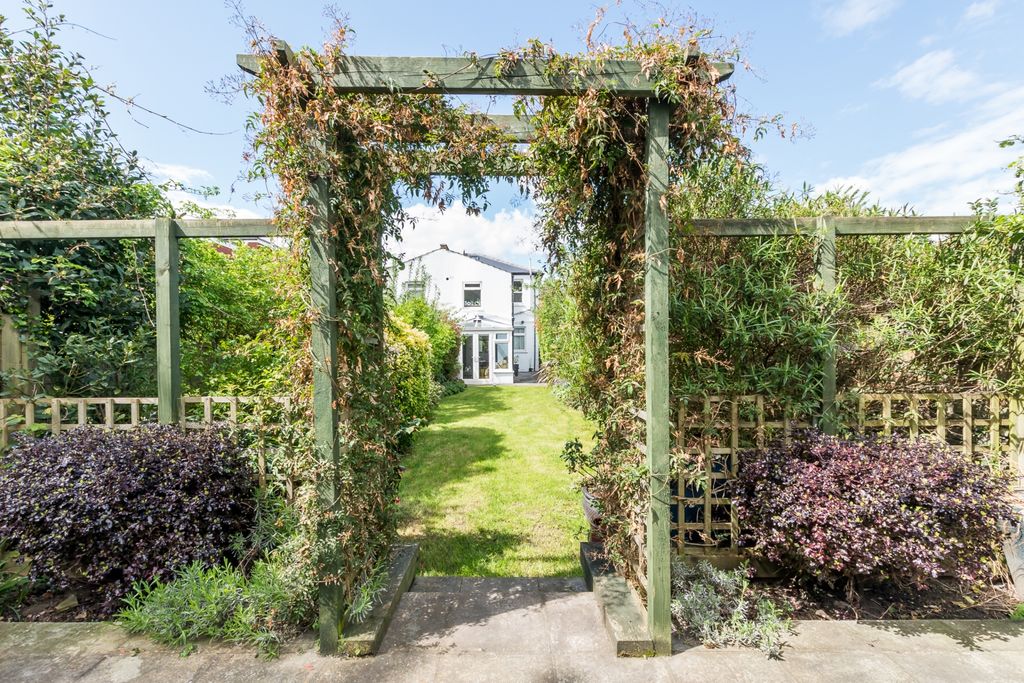 Property photo 3 of 18 Hindmans Road