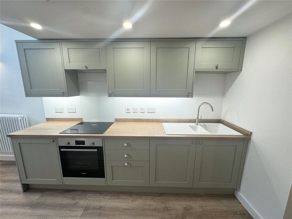 Property photo 2 of 8 Flat 003