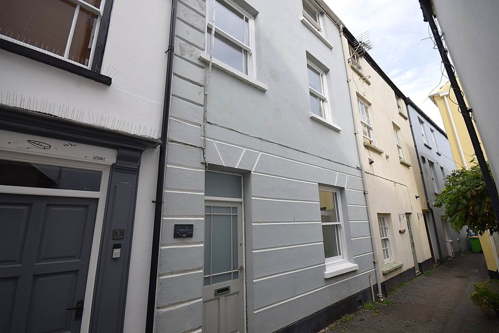 Property photo 2 of 12