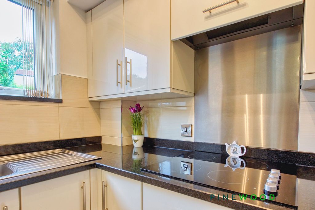 Property photo 3 of 14 Kitchen