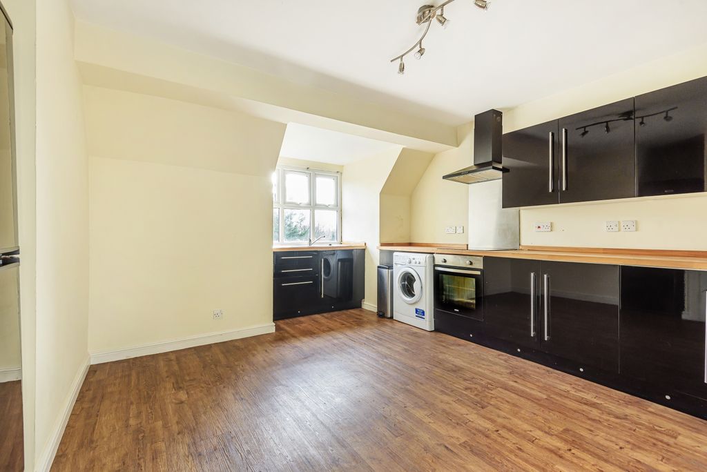 Property photo 2 of 10 Kitchen