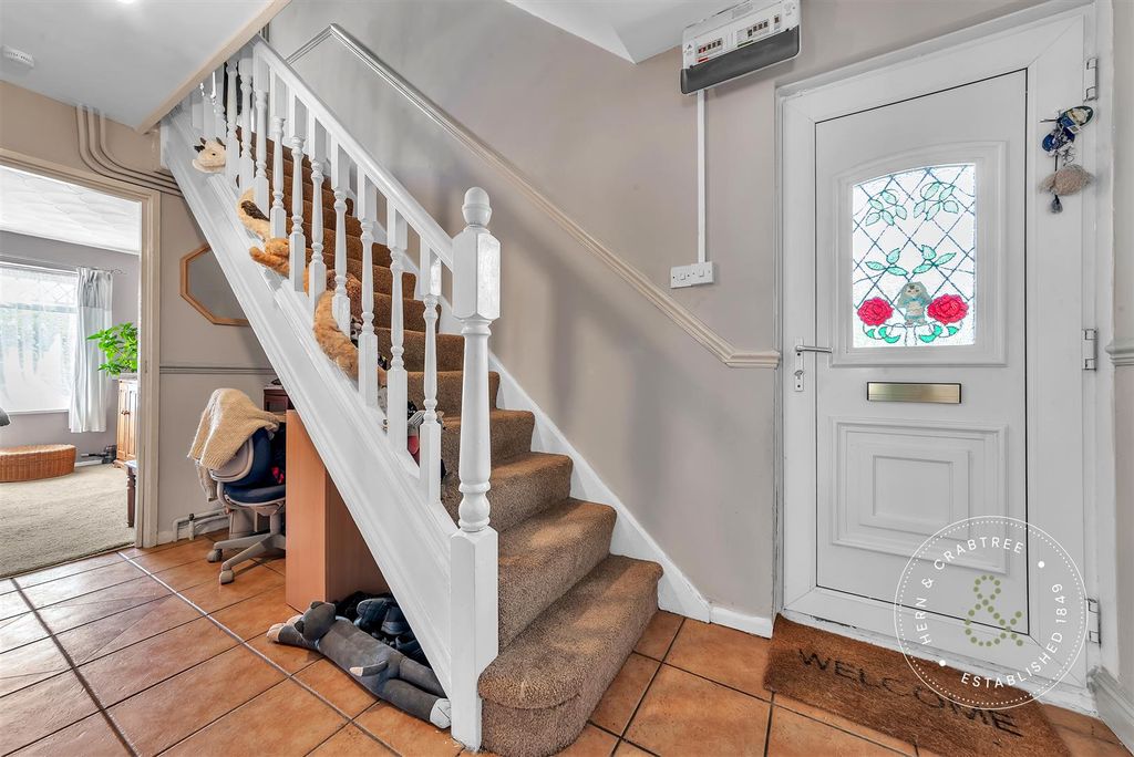 Property photo 3 of 29 Ellesmere-Court-08.Jpg