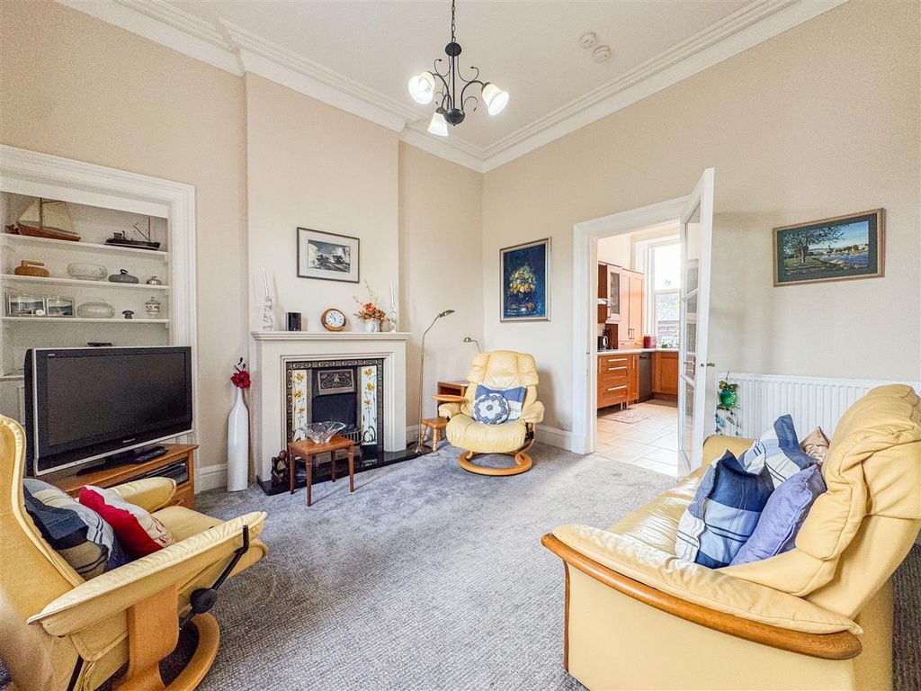 Property photo 3 of 30 Sitting Room