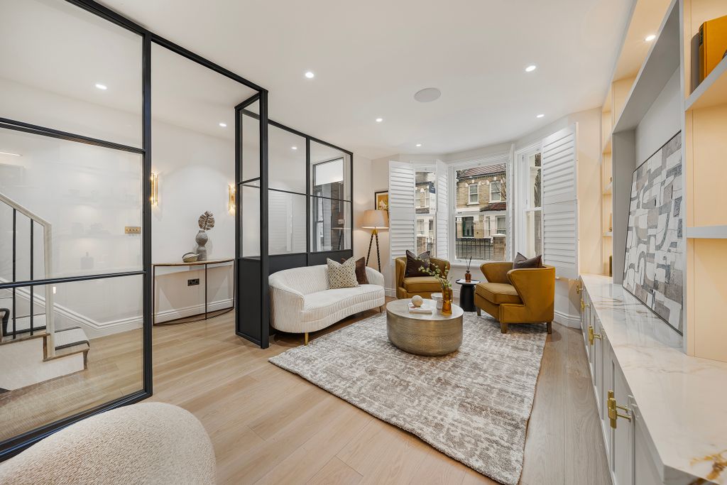 Property photo 2 of 22