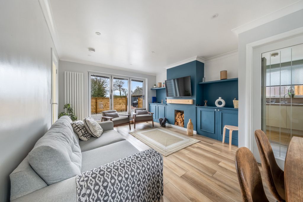 Property photo 2 of 35