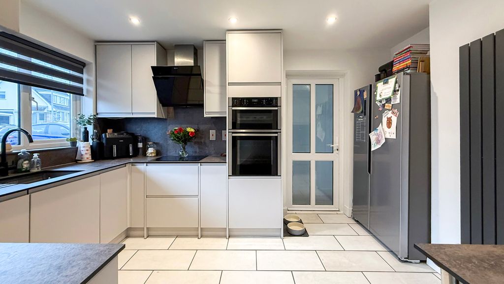 Property photo 2 of 14 Kitchen