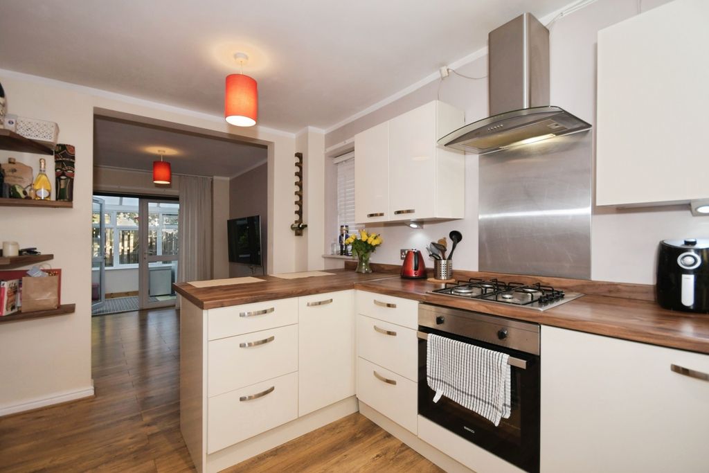 Property photo 2 of 17 Photo