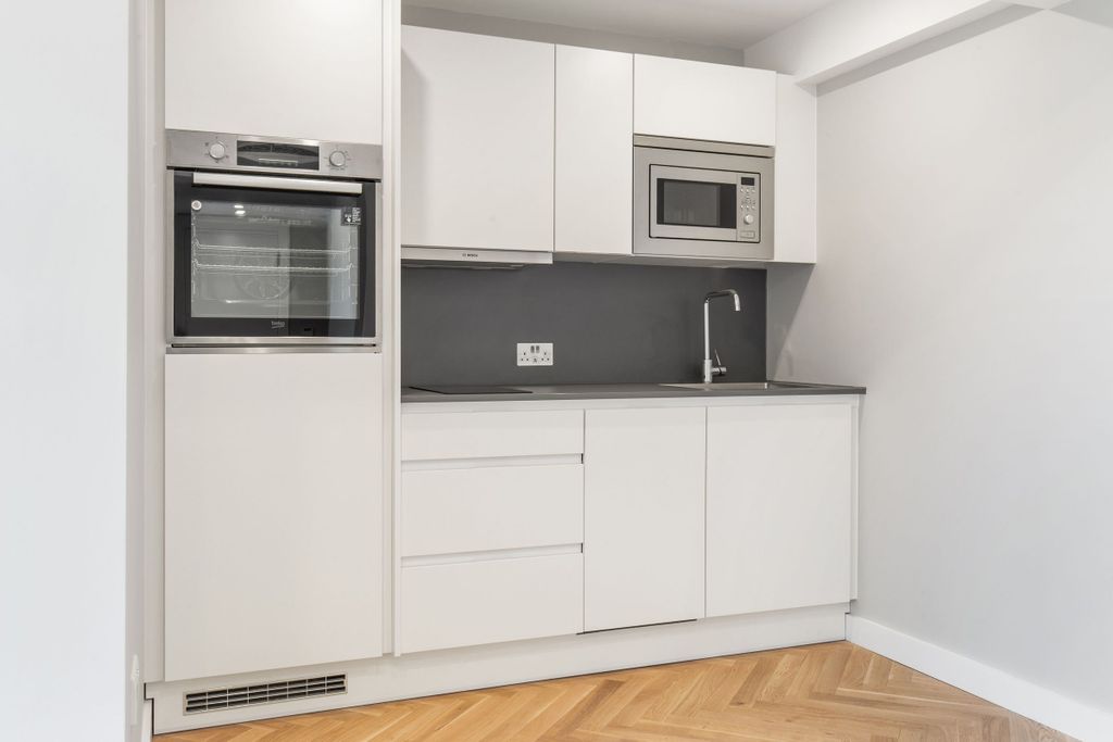 Property photo 3 of 6 Kitchen