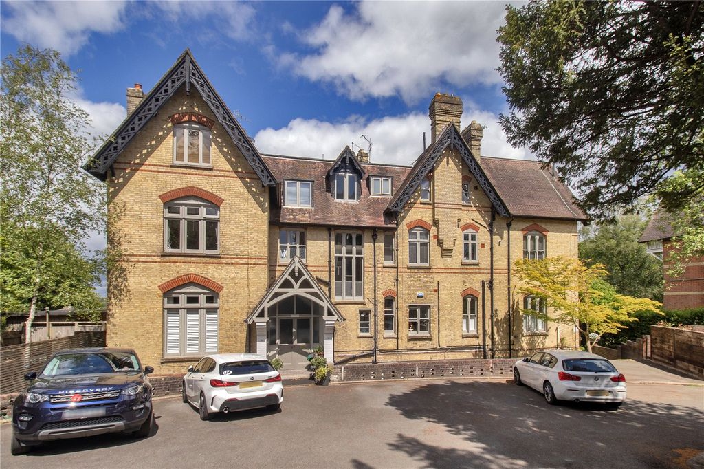 Property photo 1 of 13 36 Broadwater Down