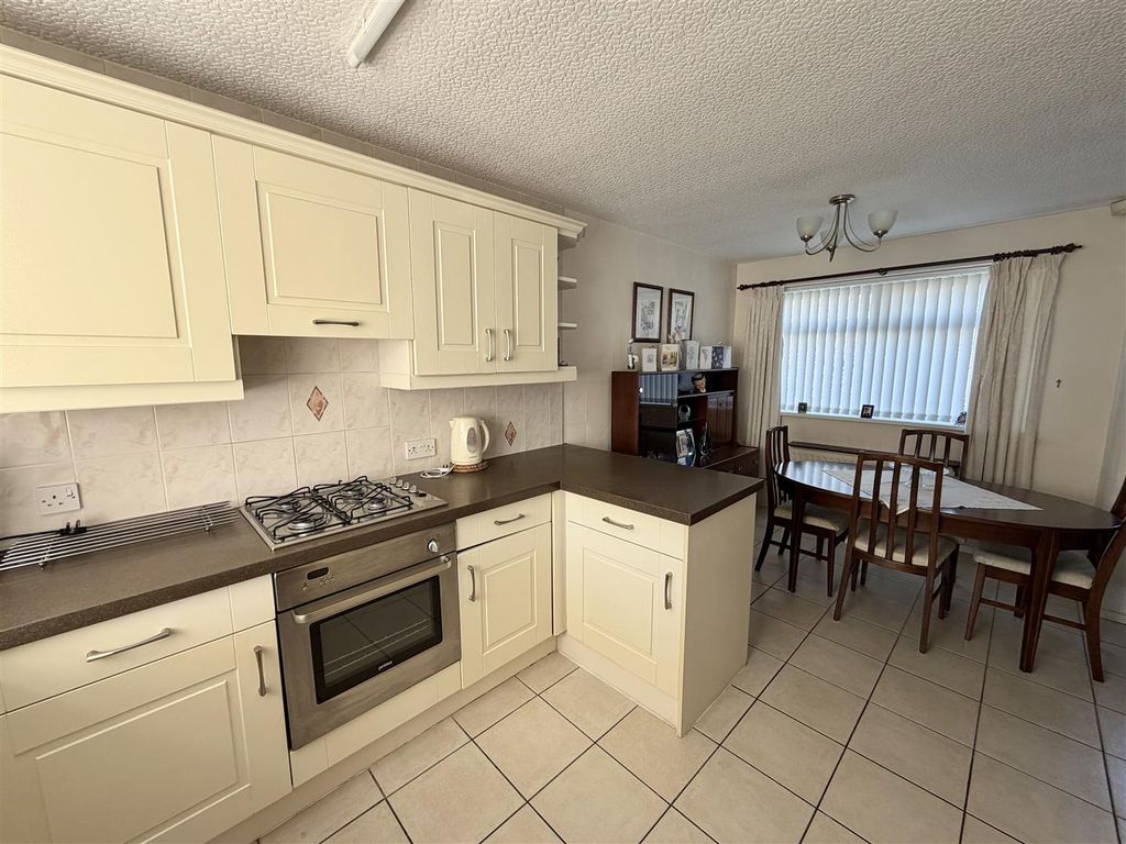 Property photo 3 of 12 Kitchen Diner