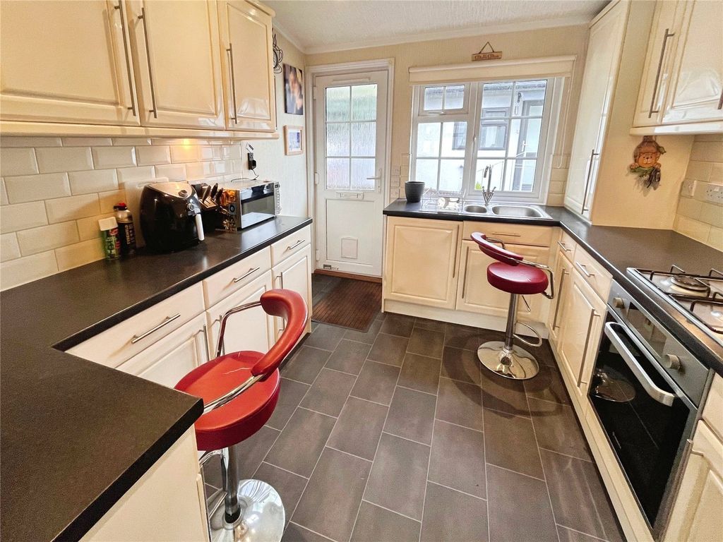 Property photo 2 of 12 Picture No. 11