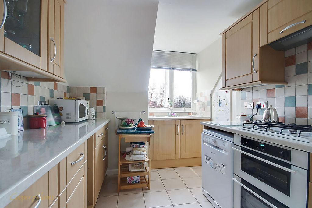 Property photo 2 of 11 Kitchen