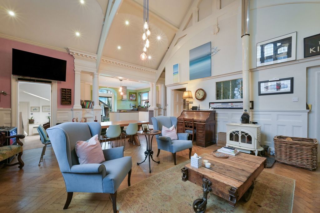 Property photo 1 of 31