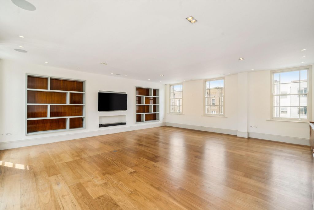 Property photo 3 of 18 Image