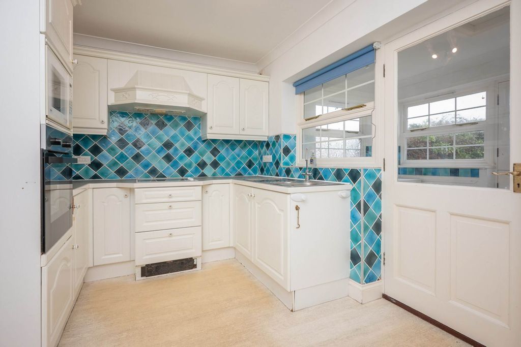 Property photo 3 of 20