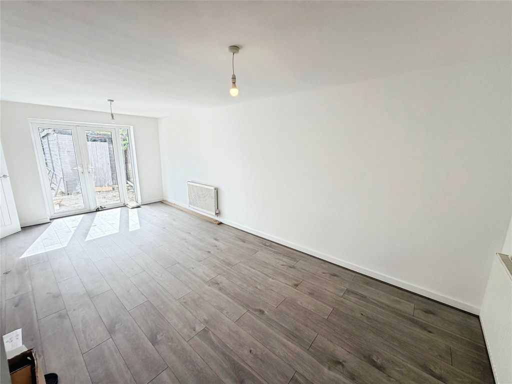 Property photo 2 of 14 Picture No. 11