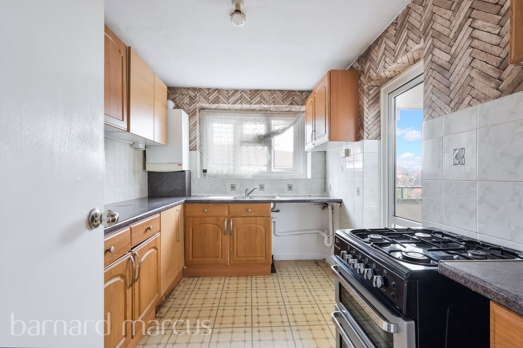 Property photo 2 of 8 Kitchen