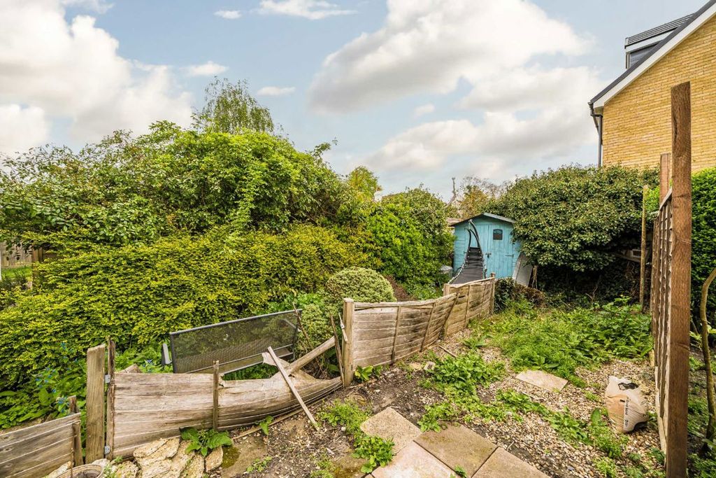 Additional image 6 of 2 bed flat for saleWindmill Road, Hampton Hill TW12