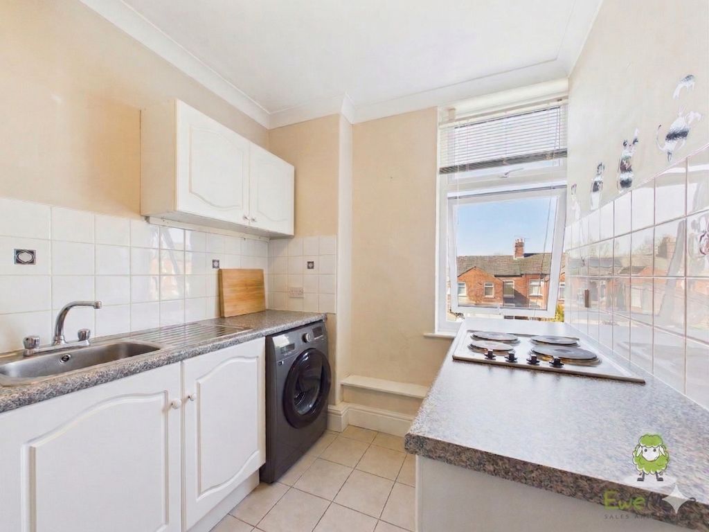 Property photo 3 of 9 Kitchen - Ewemove Whitchurch Nantwich Charlotte T